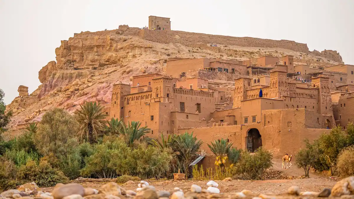 kasbah ait benhaddou with the mountain behind it and oasis in morocco