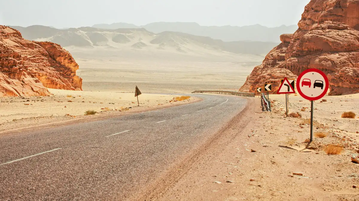 hot to get to the sahara desert road